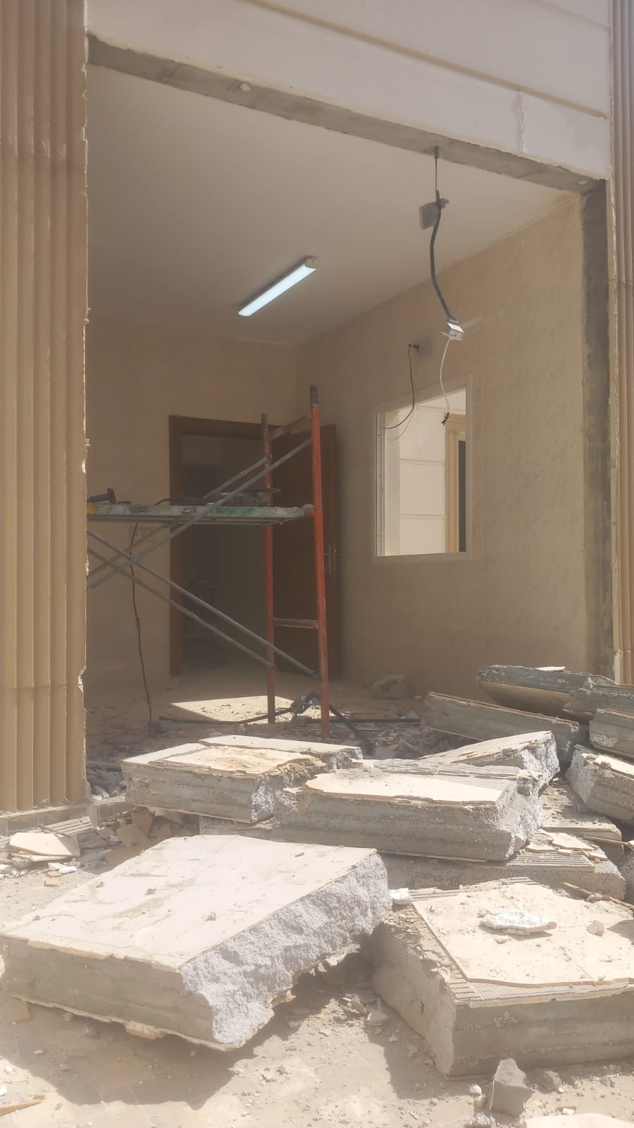فتح فتحات بالخرسانة